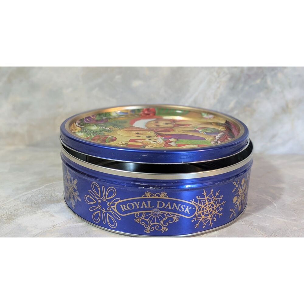 Royal Dansk Puppies and Kitty Christmas Collectible Tin - Picture 3 of 7